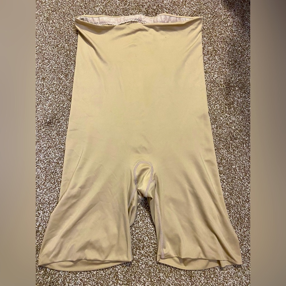 SPANX THINSTINCTS Size X-Large High Waisted Mid Thigh Shapewear Shorts Tan